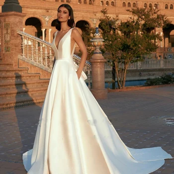 Белые свадебные платья с глубоким V-образным вырезом, аппликации трапециевидной формы, шлейф без рукавов, Мягкие атласные яркие свадебные платья Vestidos De Novia