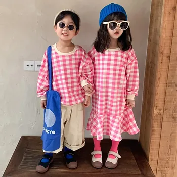 2023 Подходящая одежда для брата и сестры Корейское платье с капюшоном для девочек с длинным рукавом, Модная футболка с капюшоном для мальчиков в клетку, Детская одежда