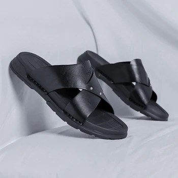 Модные тапочки 2023, Новая черная летняя мужская обувь из натуральной коровьей кожи, легкие пляжные сандалии, повседневные мужские шлепанцы