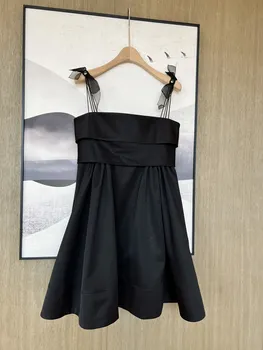 Классическое маленькое черное платье, классический дизайн с завышенной линией талии, предпочтительно для стройных и высоких, бант на плече можно снять