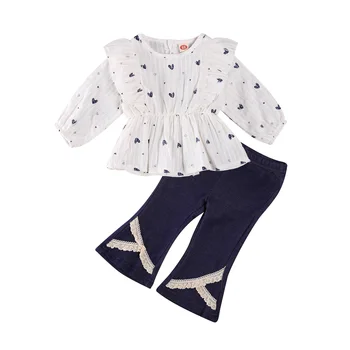Комплект одежды из 2 предметов для маленьких девочек, топ с рукавами-крылышками в полоску и принтом в виде сердца, детские жаккардовые джинсы с эластичным кружевом, расклешенные Джинсы, весна-осень